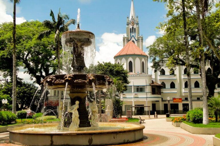 Igreja e praça de Orleans