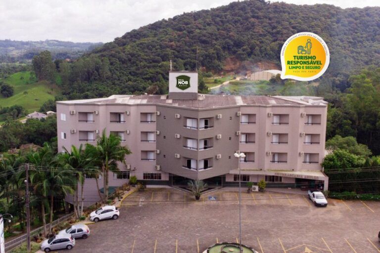 fachada do Real NOB Hotel